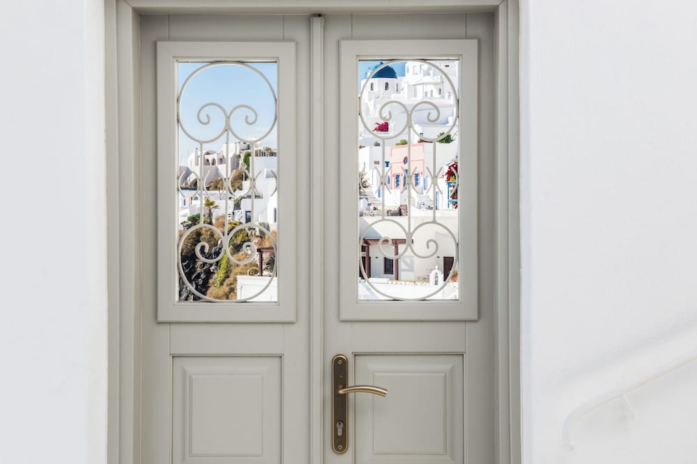 Фото On The Rocks Hotel