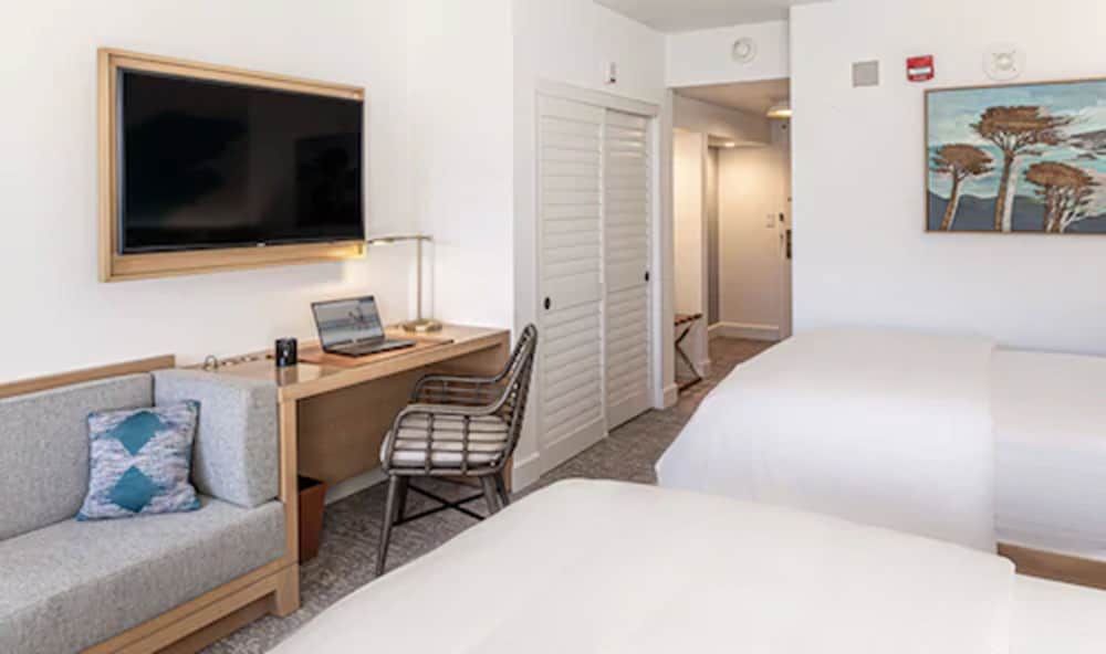 Фото Portola Hotel & SPA at Monterey Bay