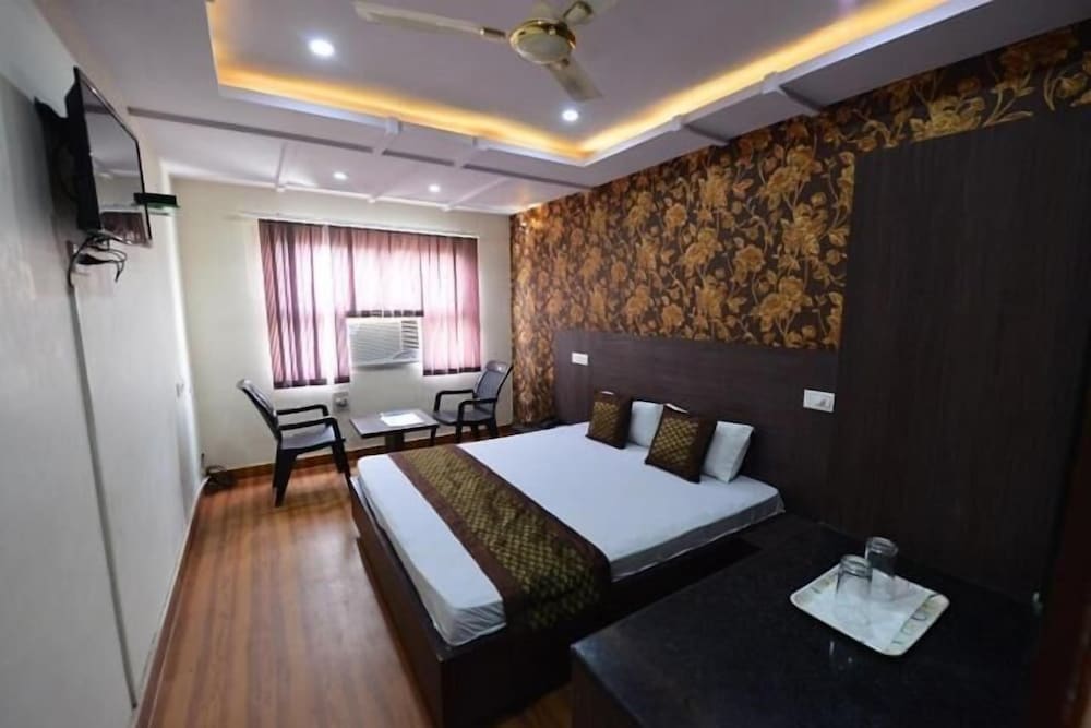 Фото Hotel Mohit Palace