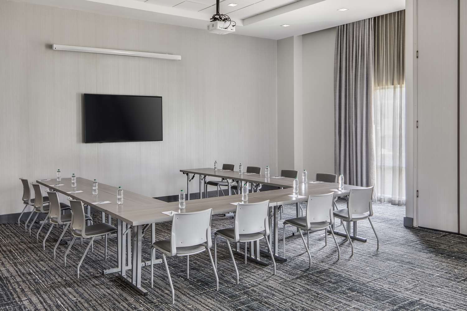 Фото Embassy Suites by Hilton Atlanta Midtown