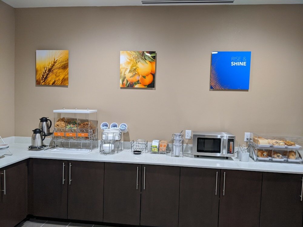 Фото Comfort Suites San Antonio Ft. Sam Houston/SAMMC Area