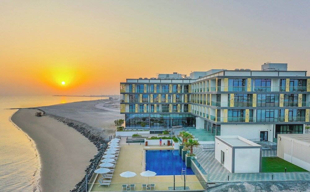 Фото Beach Bay Hotel Mirfa