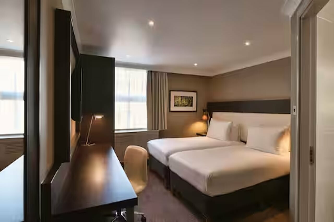 Фото DoubleTree by Hilton Hotel London - Ealing