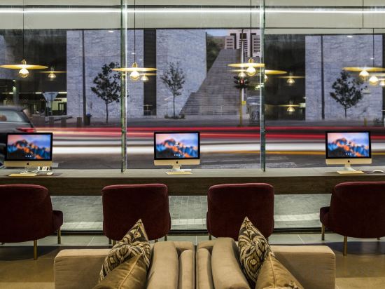 Фото Avani Windhoek Hotel & Casino