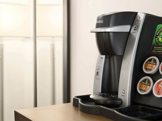 Фото Days Inn by Wyndham Victoria Airport Sidney