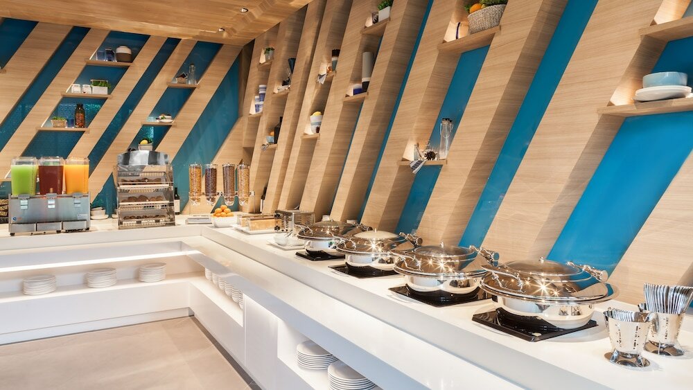 Фото Holiday Inn Express Bangkok Soi Soonvijai