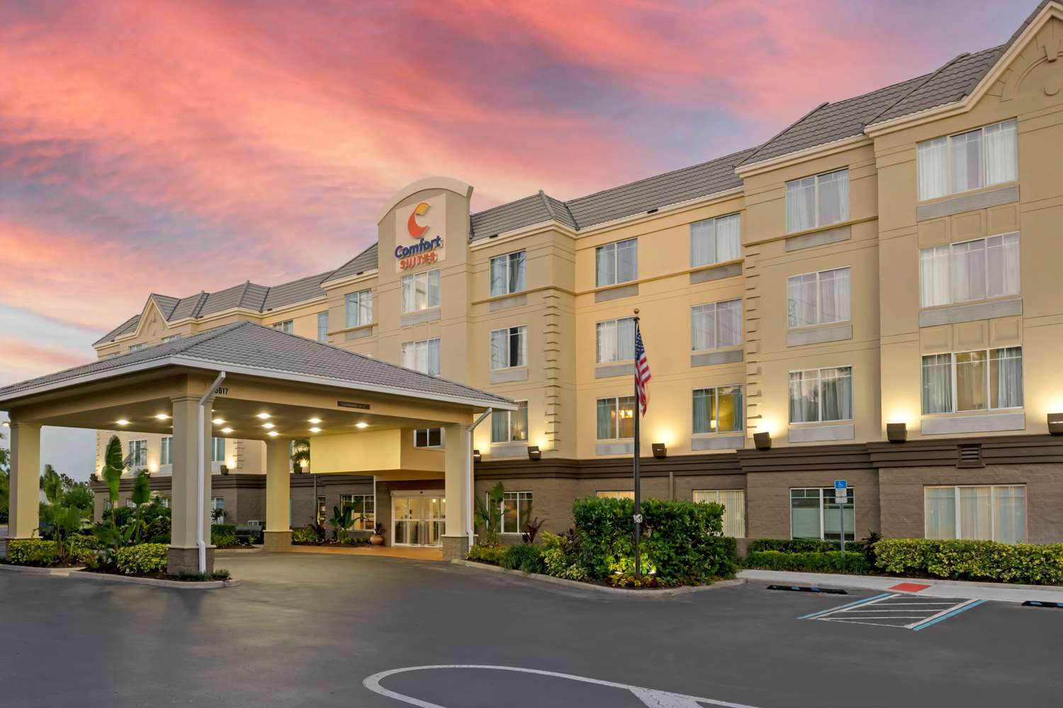 Фото Comfort Suites Near Universal Orlando Resort