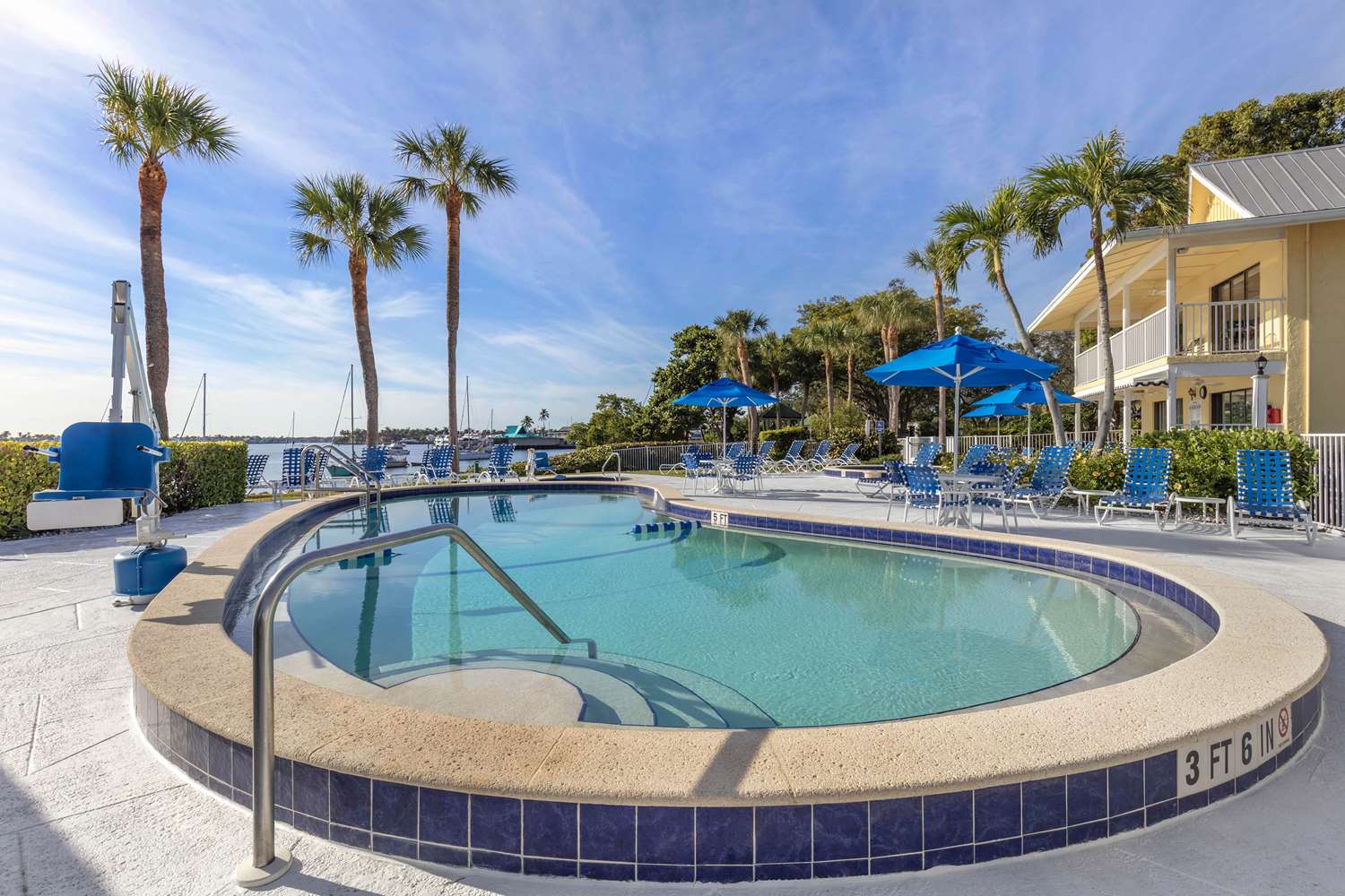 Фото Charter Club of Naples Bay by Diamond Resorts