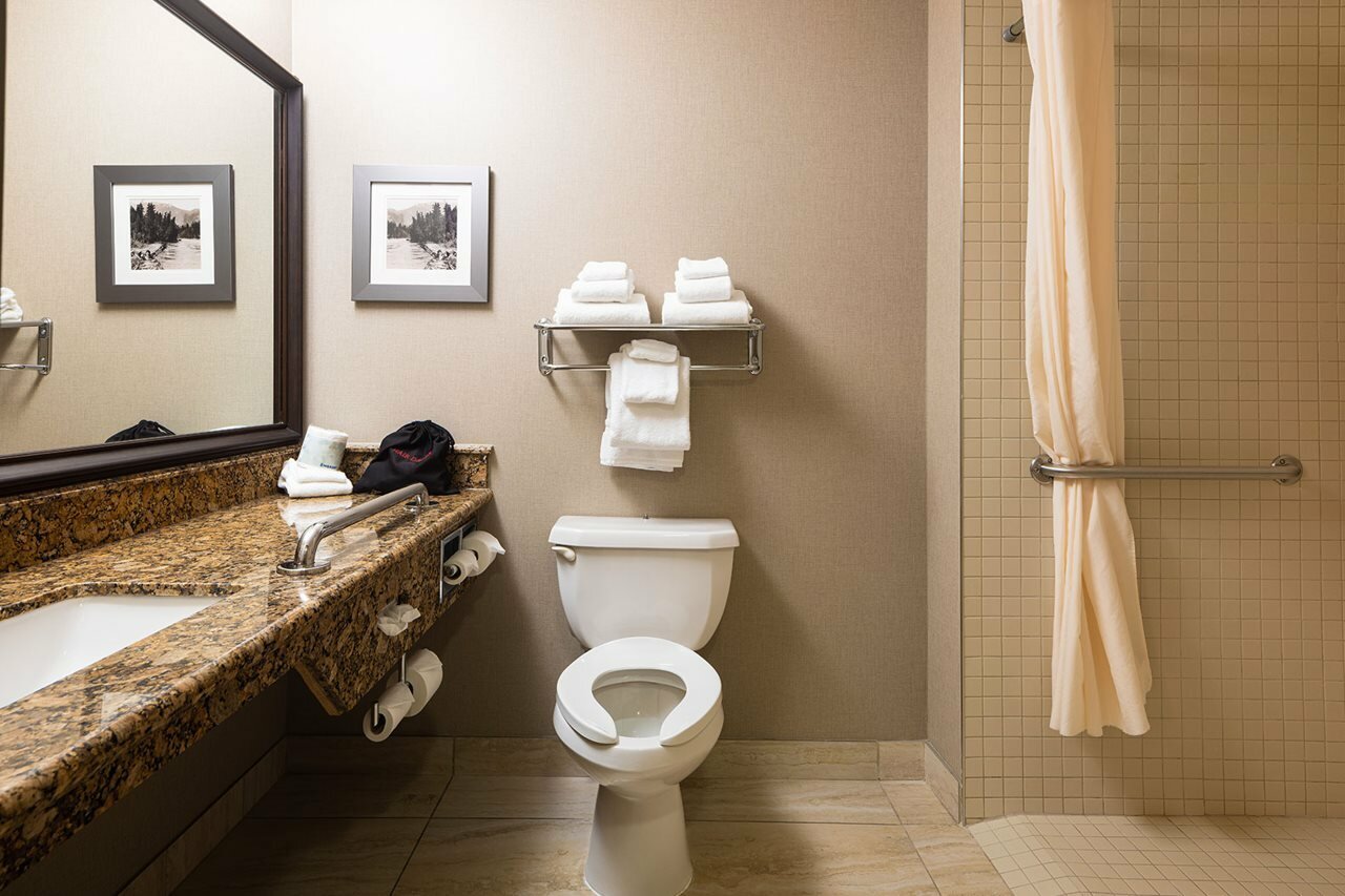 Фото Best Western Plus Fernie Mountain Lodge