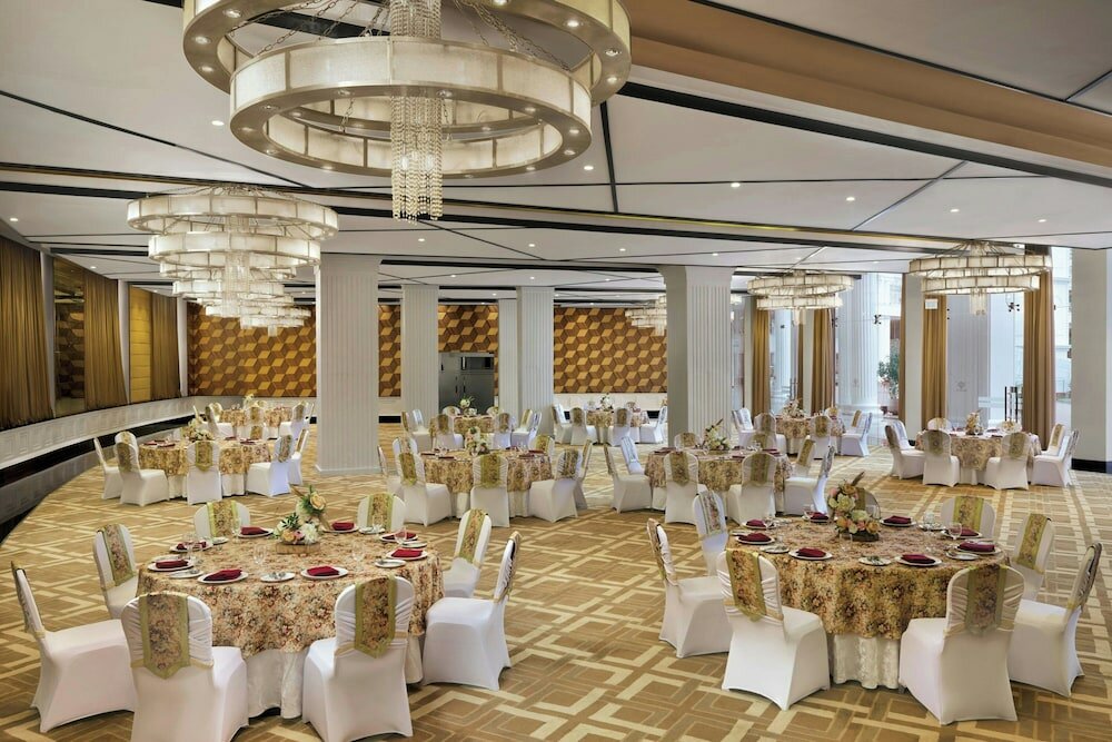 Фото Amanora The Fern Hotels & Club