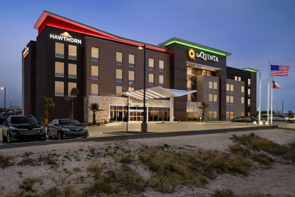 Фото La Quinta Inn & Suites by Wyndham Del Rio