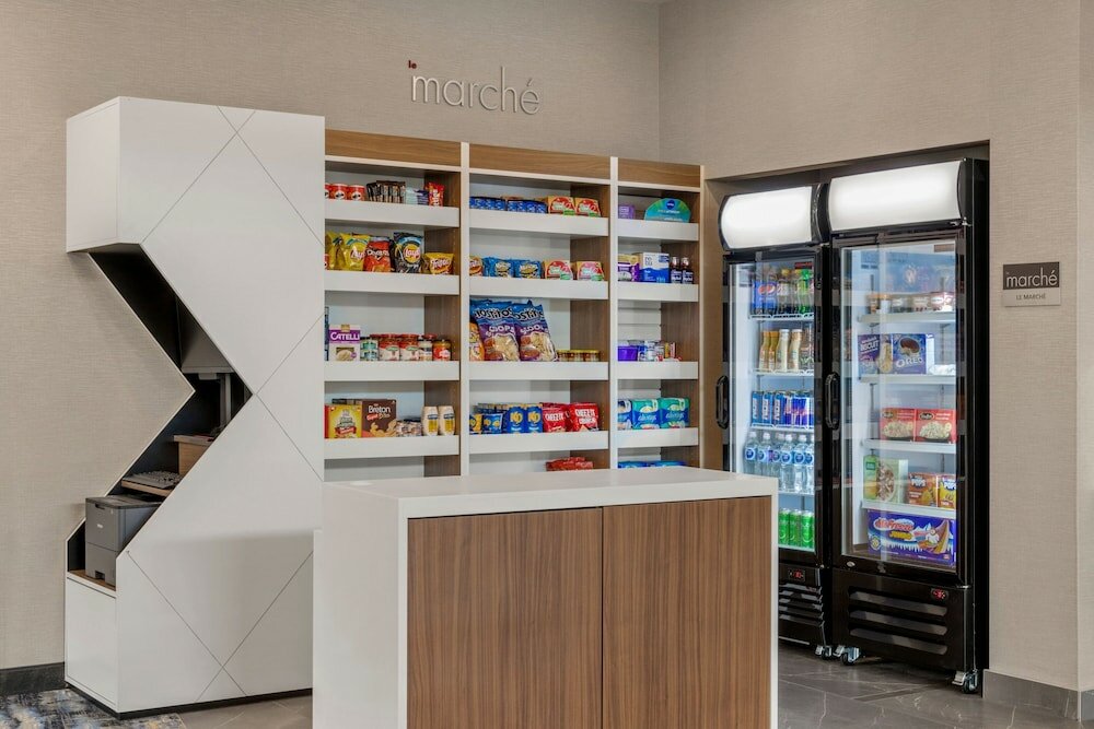 Фото Quality Suites Laval