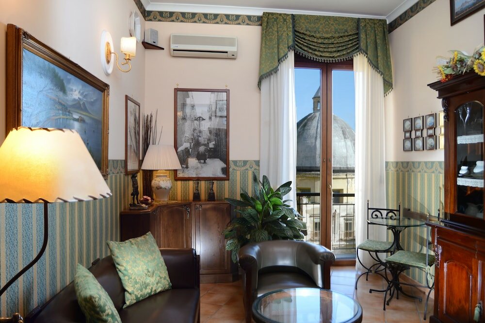 Фото Pinto Storey Hotel