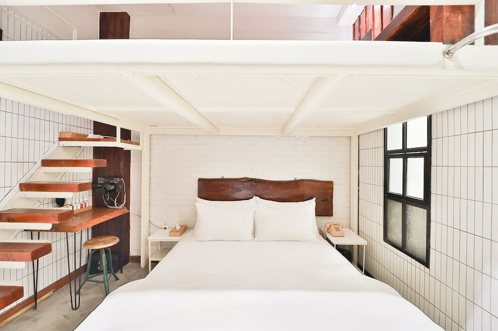 Фото February Hotel Hwanggeum