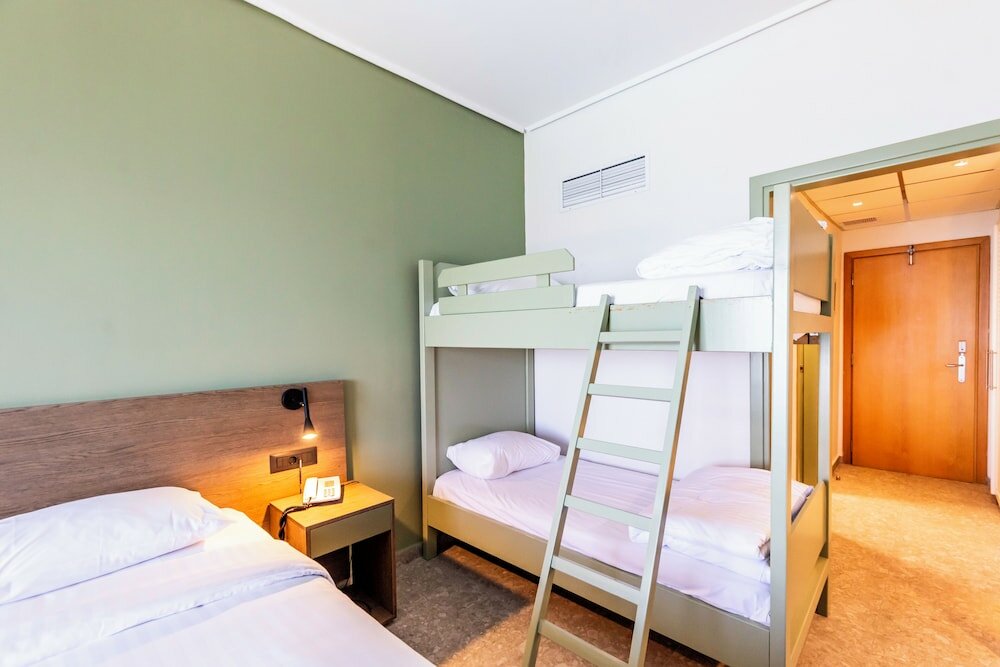 Фото Messinian Bay Hotel