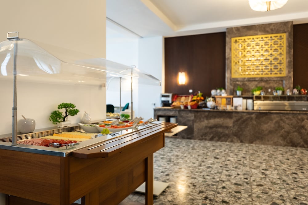 Фото Novum Select Hotel Prinz Eugen Wien