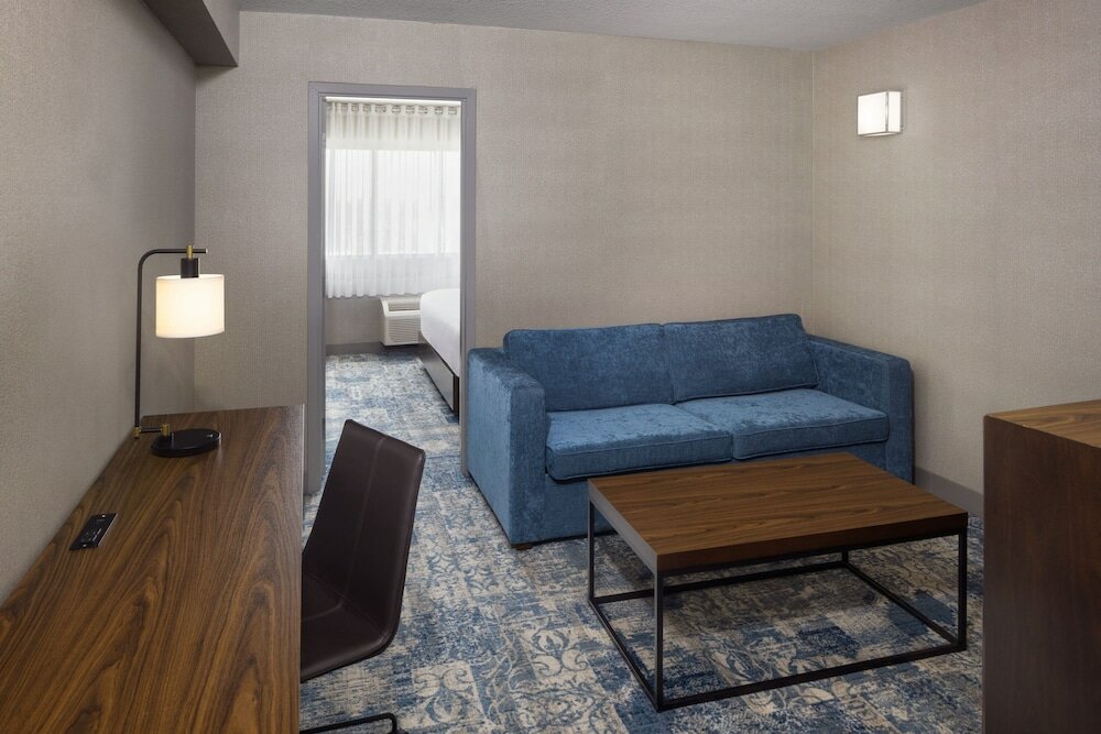 Фото Four Points by Sheraton Edmonton South