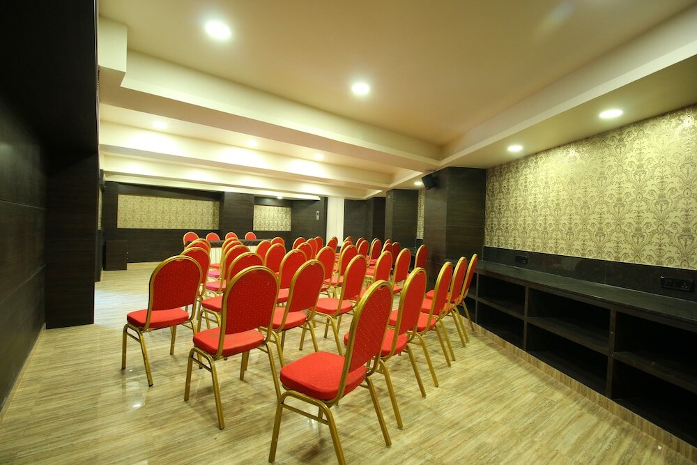Фото Hotel Surat