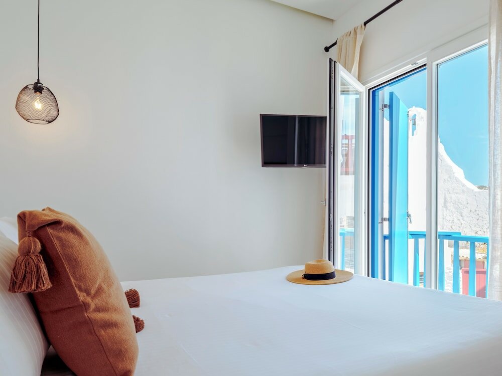 Фото Bluetopia Suites