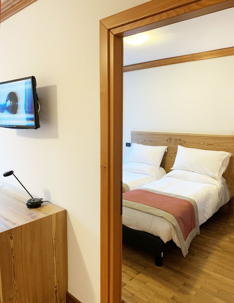 Фото Croux Hotel