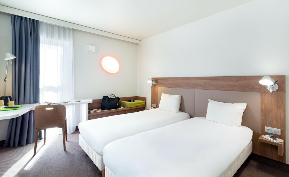 Фото Campanile Clermont Ferrand Centre