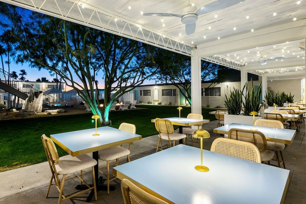 Фото Skylark Hotel