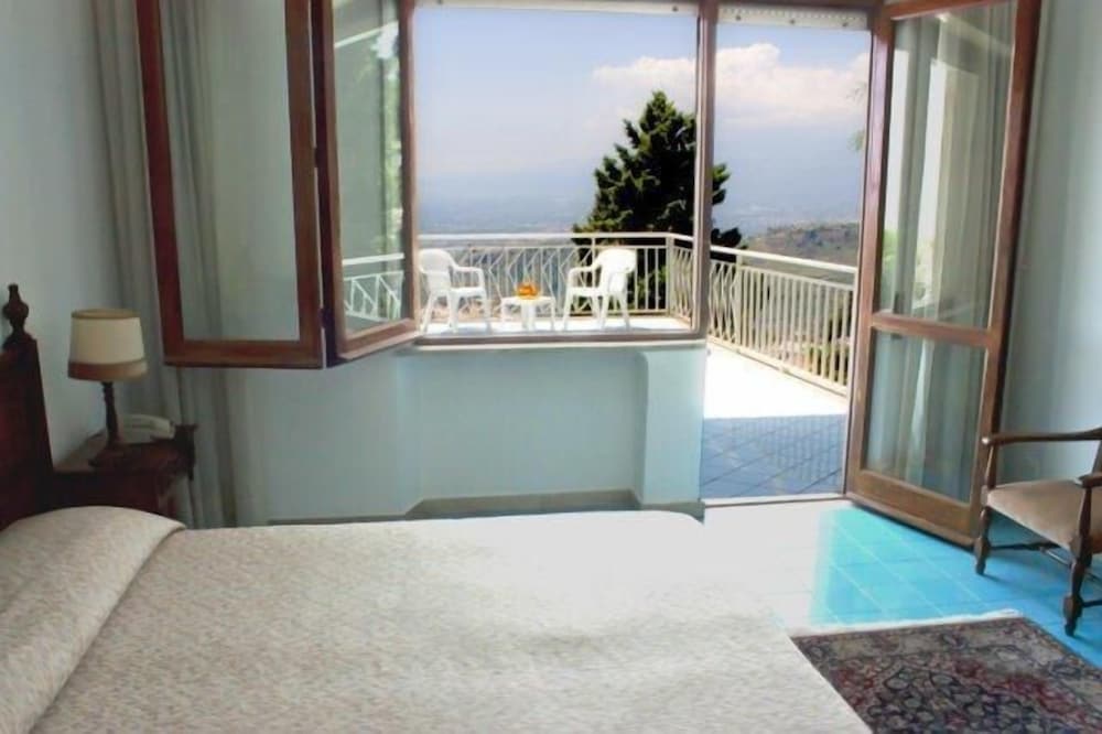 Фото Hotel Mediterranee