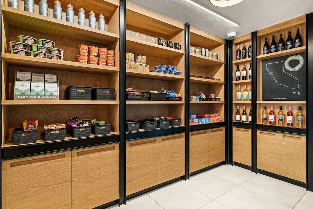 Фото Oxford Suites Redding