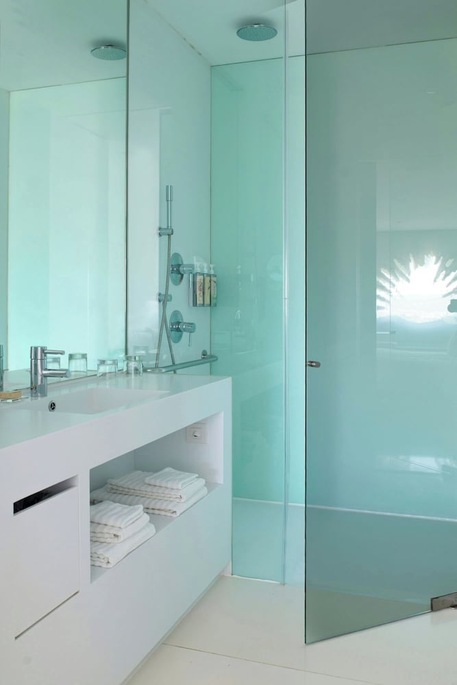 Фото Renaissance Barcelona Fira Hotel