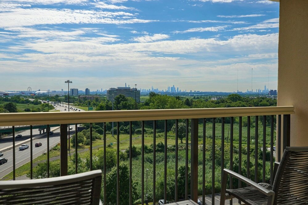 Фото Renaissance Meadowlands Hotel