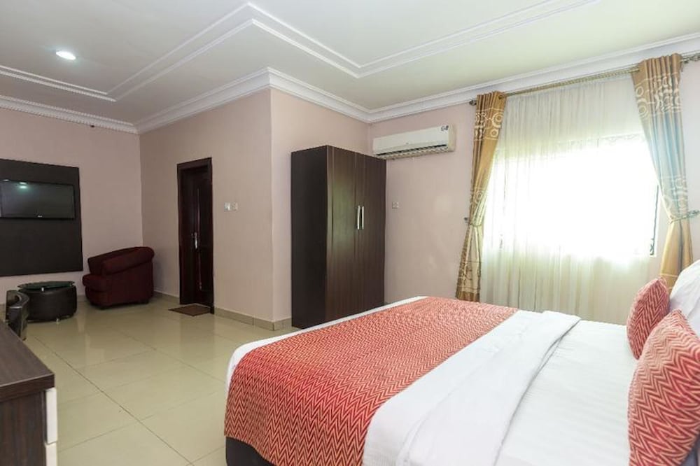 Фото Royal Terrace Hotel & Towers