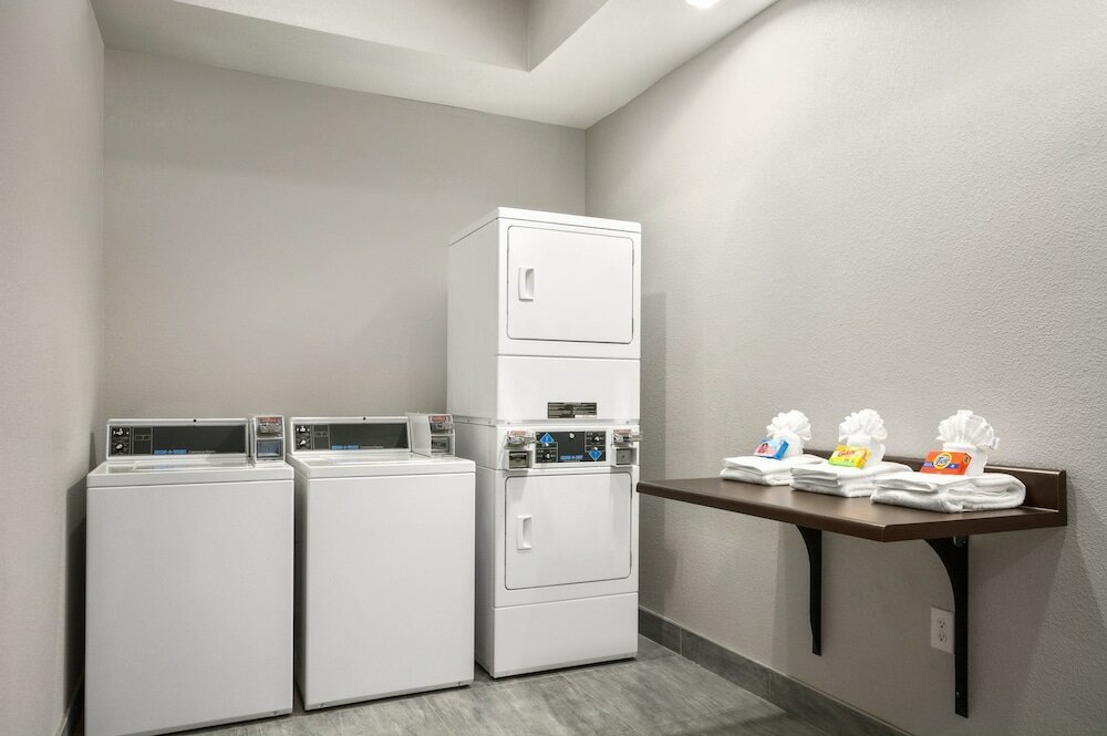 Фото Hawthorn Suites by Wyndham Midland