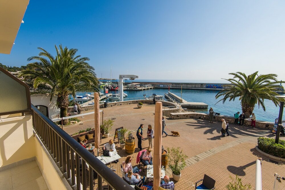 Фото Hostal Port Corona