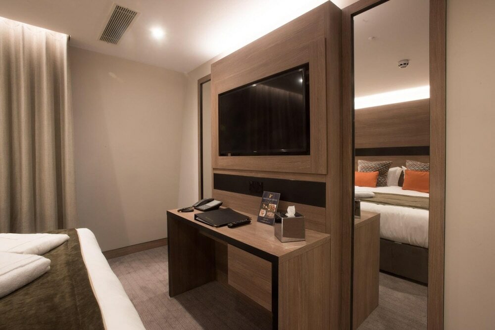 Фото Oxford Hotel Earl's Court