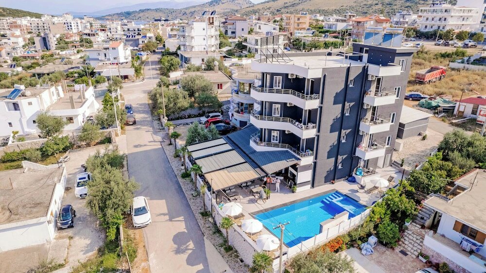 Фото отеля 2