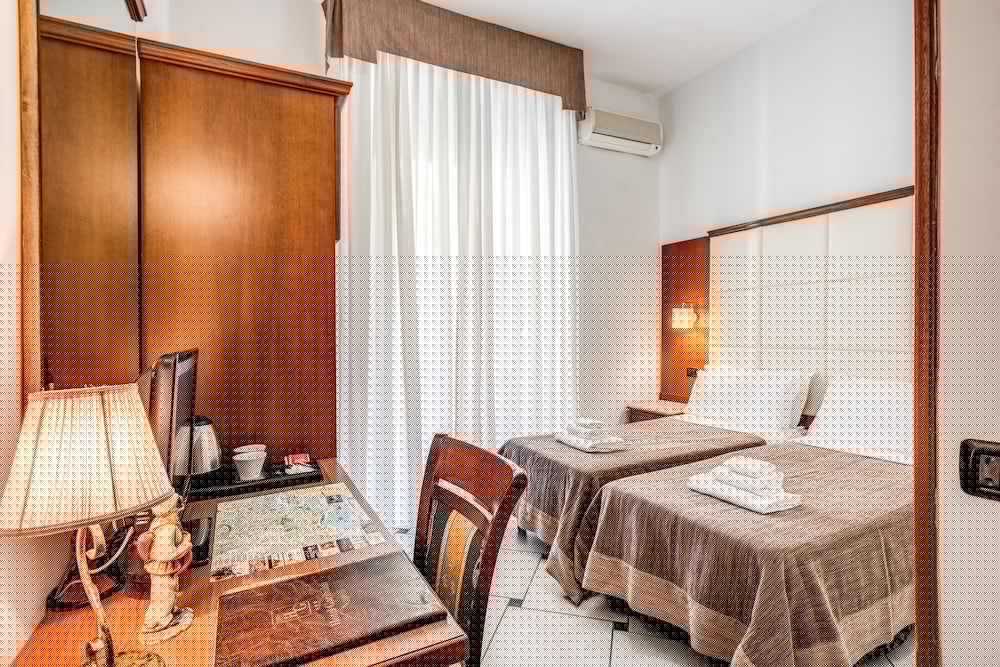 Фото Hotel Garibaldi Naples