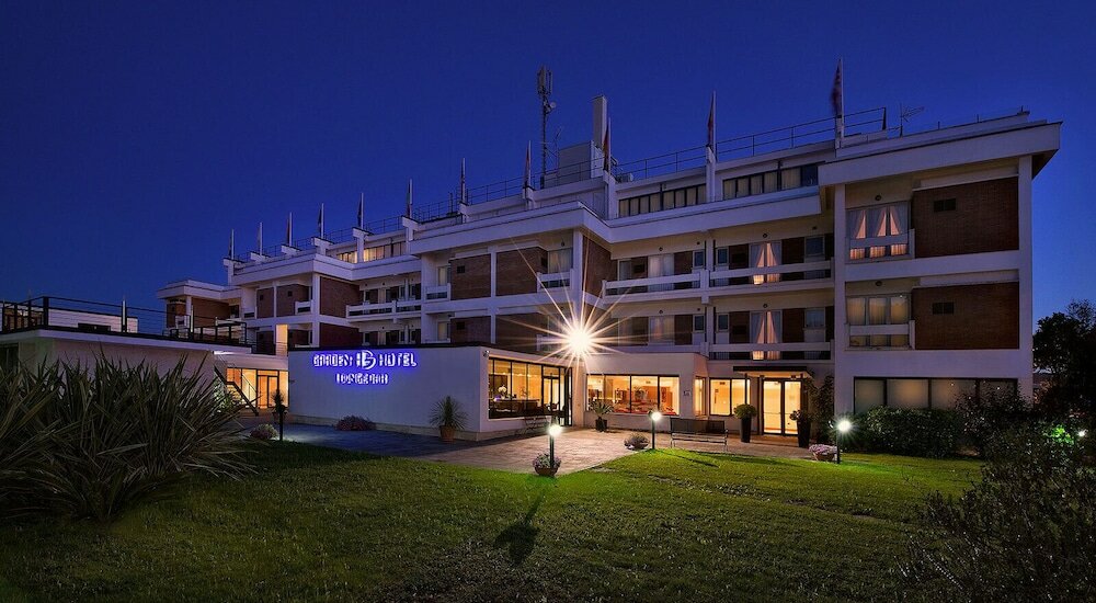 Фото отеля 1