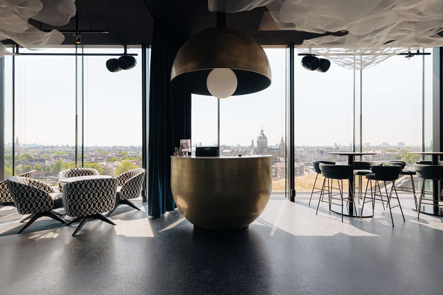 Фото DoubleTree by Hilton Amsterdam Centraal Station