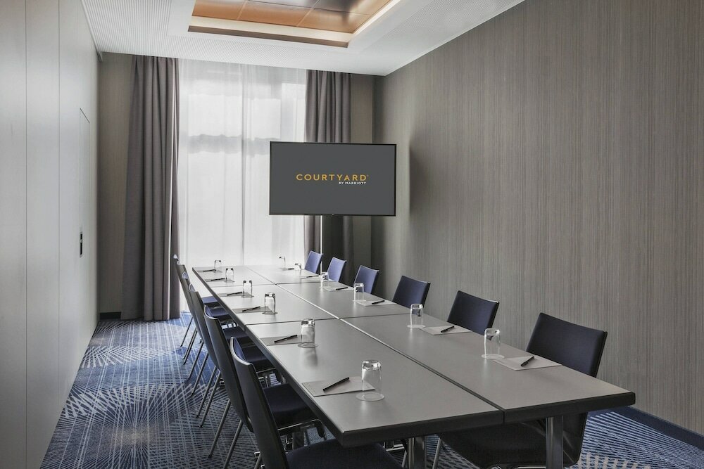 Фото Courtyard by Marriott Hamburg City