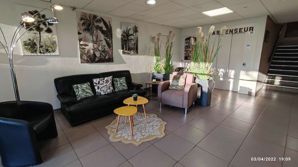 Фото Kyriad Martigues Sud