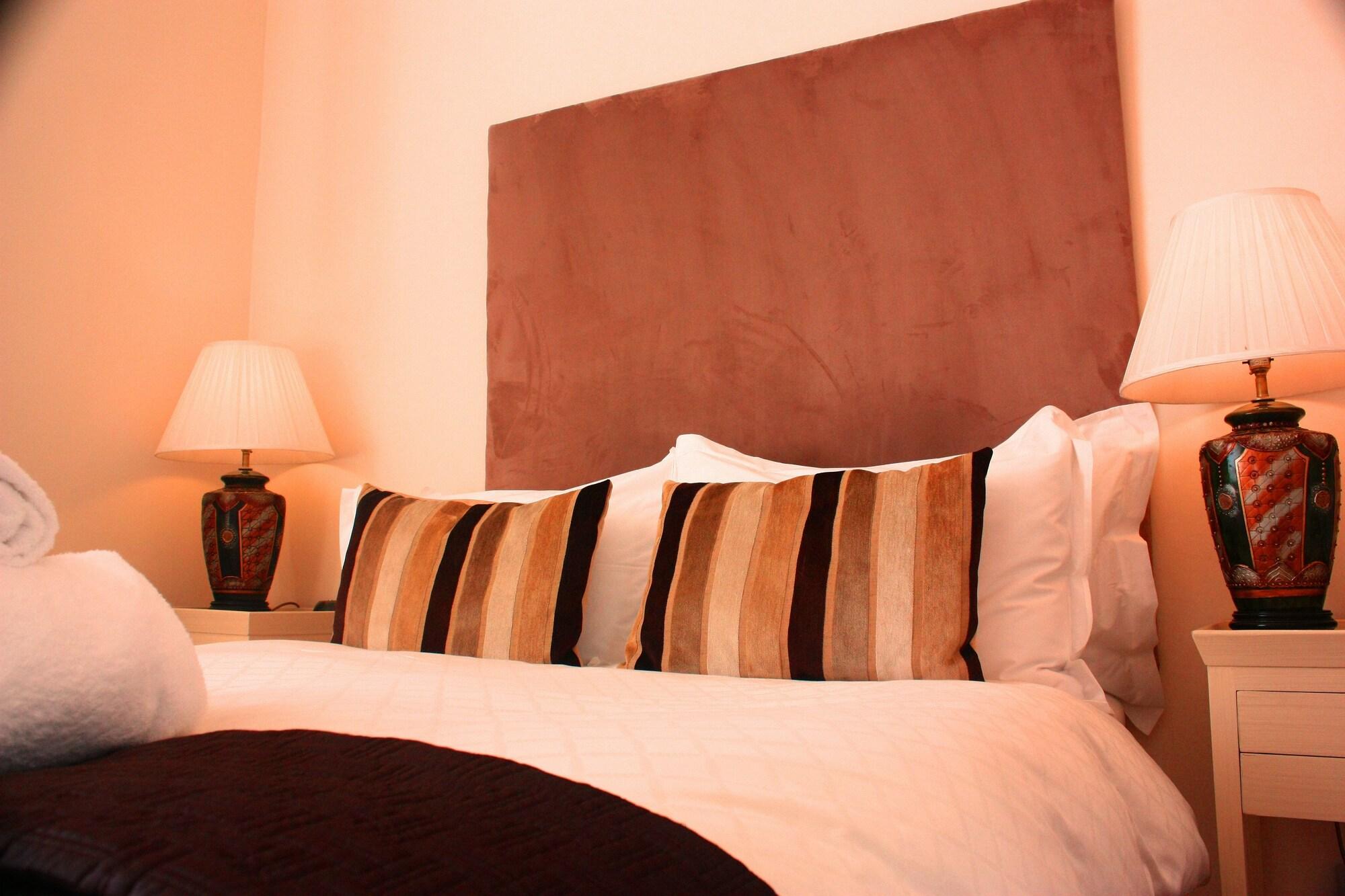 Фото Annandale Arms Hotel