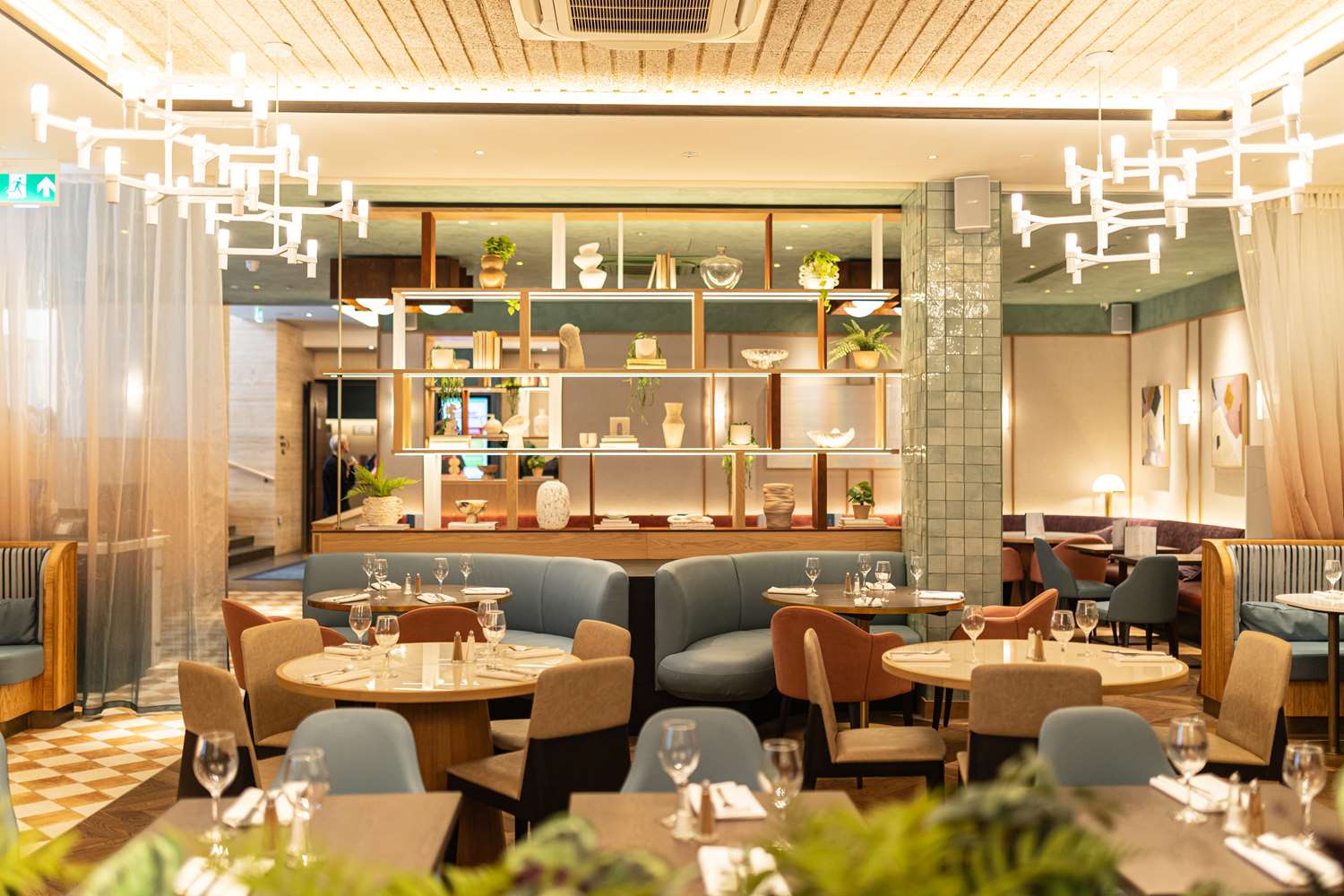 Фото DoubleTree by Hilton London - Victoria