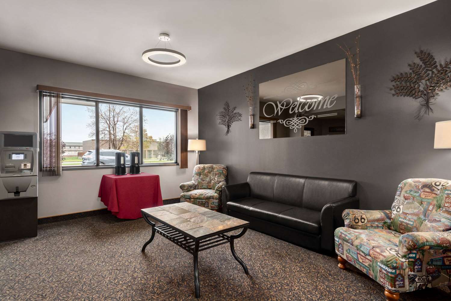 Фото Travelodge by Wyndham Brandon