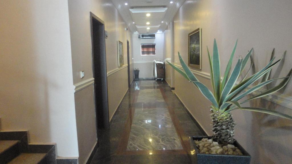 Фото Caesar's Court Hotel and Suites