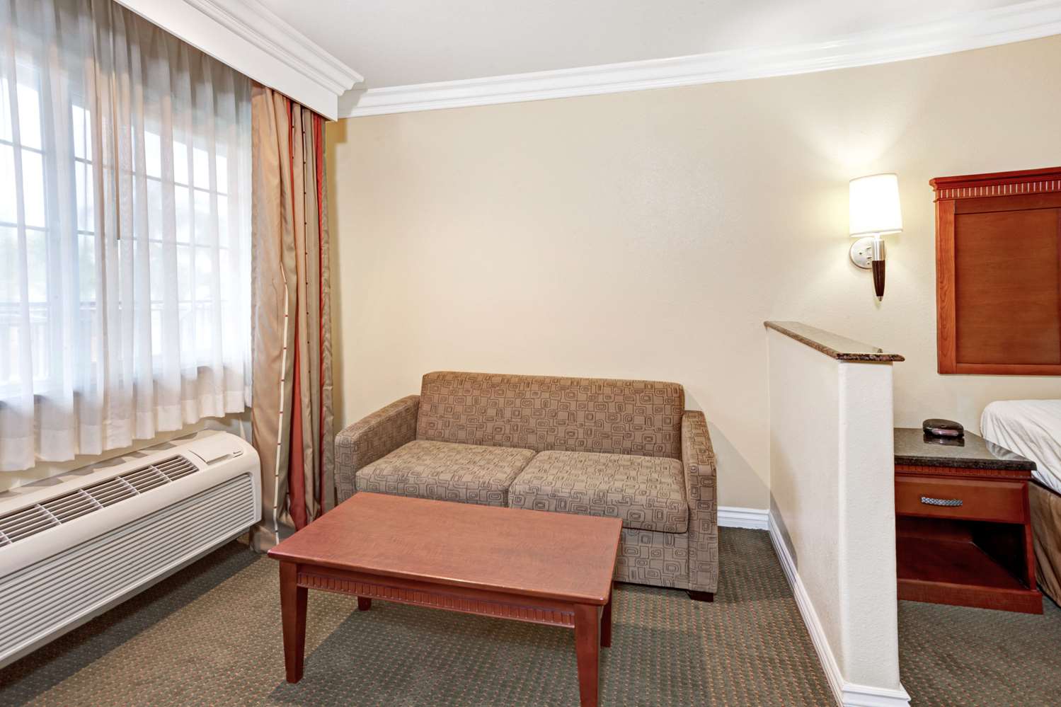 Фото Super 8 by Wyndham Cypress Buena Park Area