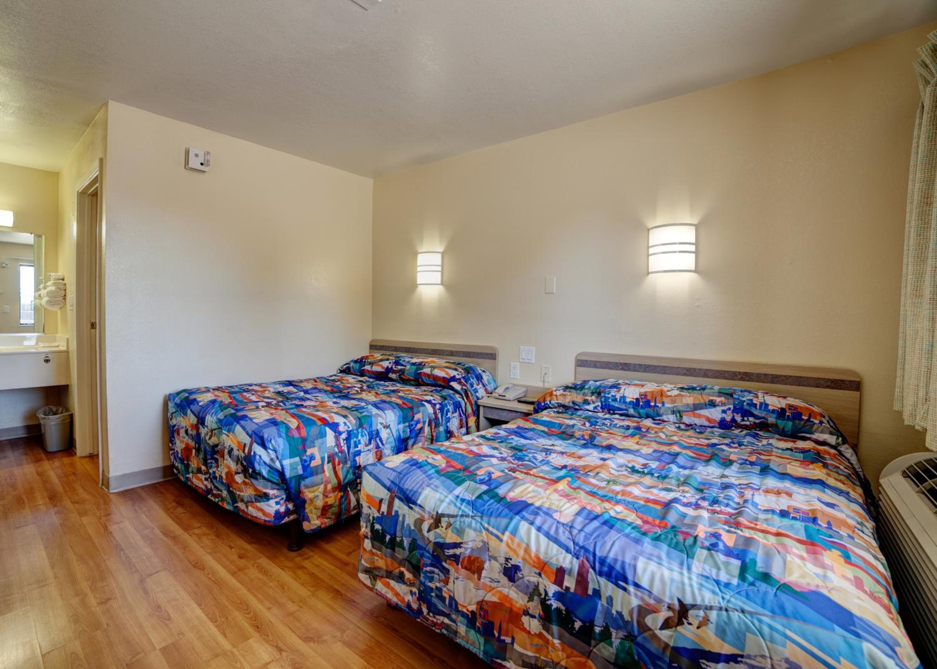 Фото Super 7 Inn