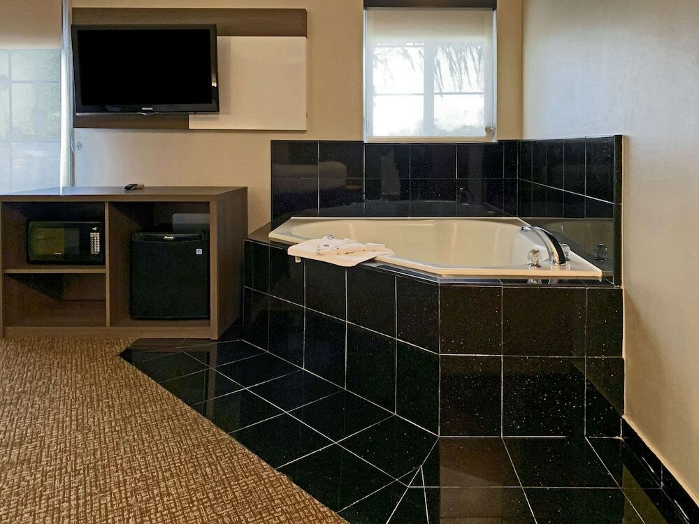 Фото Comfort Suites Oceanside Camp Pendleton Area