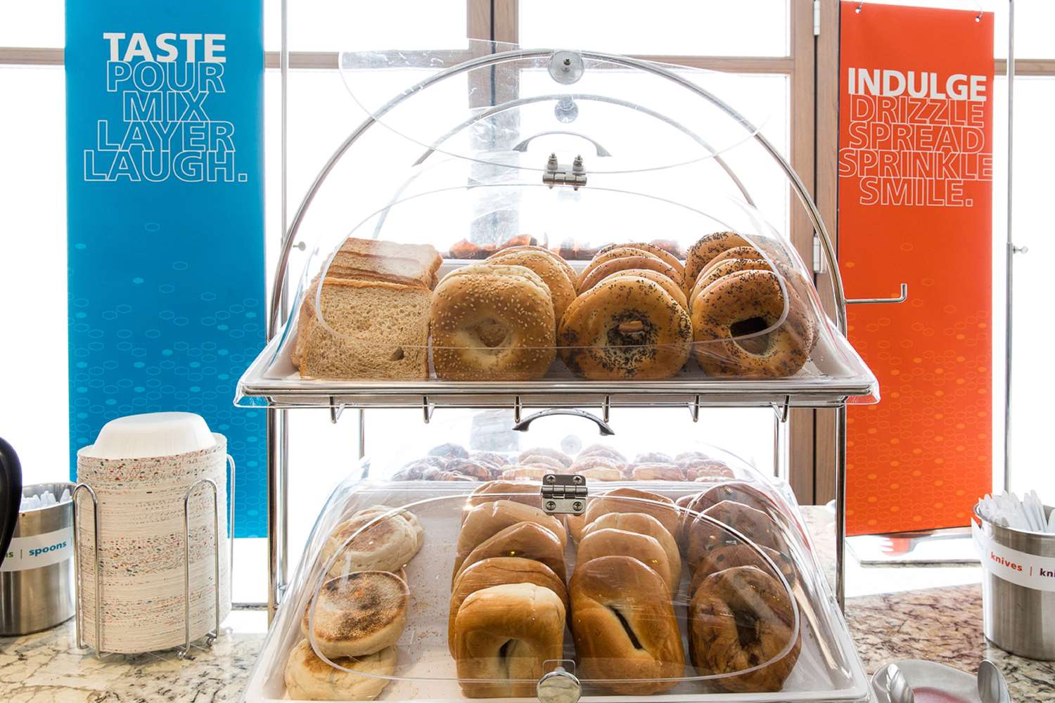 Фото Hampton Inn & Suites Dallas Downtown