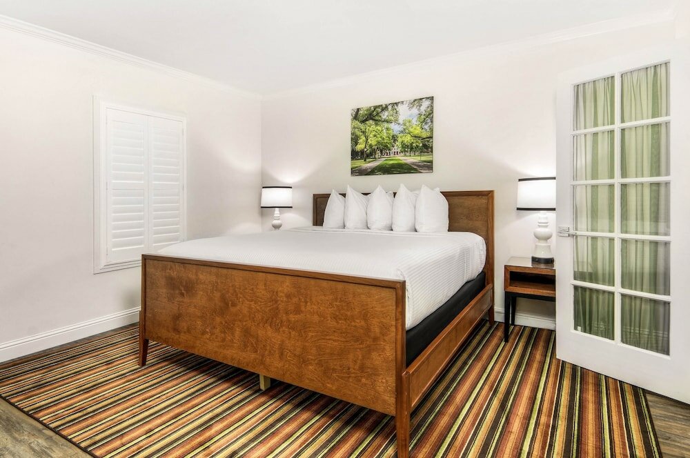 Фото Aggie Inn, Ascend Hotel Collection