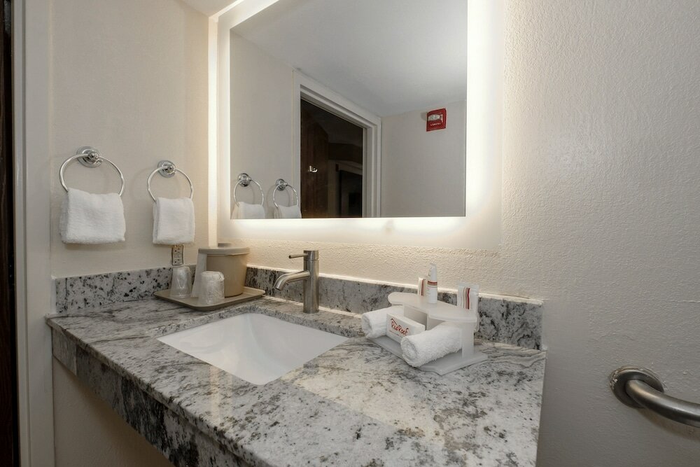 Фото Red Roof Inn Pensacola Fairgrounds